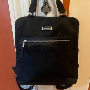 Baggalini Everyday Backpack Purse - Sleek & Functional! 🖤🎒